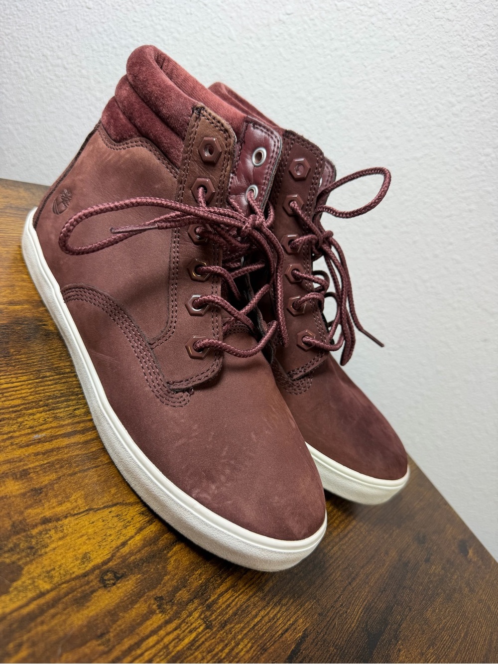Timberland Dausette nubuck leather high-top ankle sneaker boots burgundy size 6
